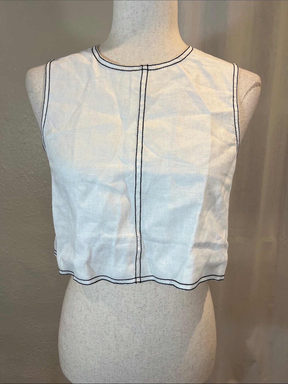 Caara White Linen Sleeveless Crop Top with Black Contrast Stitching. S. NWT